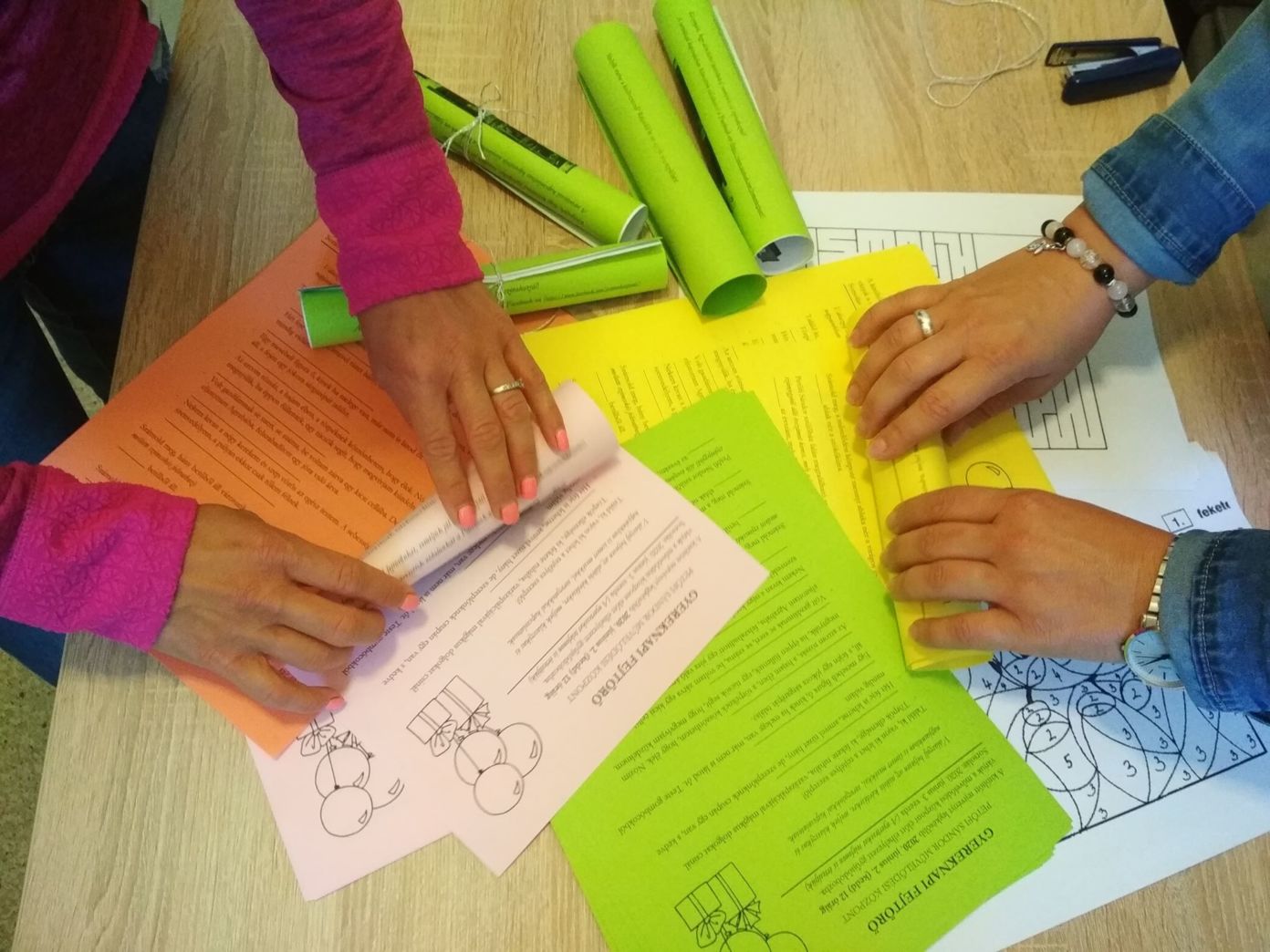Szemezz a neonnal! – gyereknapi nyereményjátékra invitálnak a kiskőrösi Petőfi Sándor Művelődési Központ munkatársai