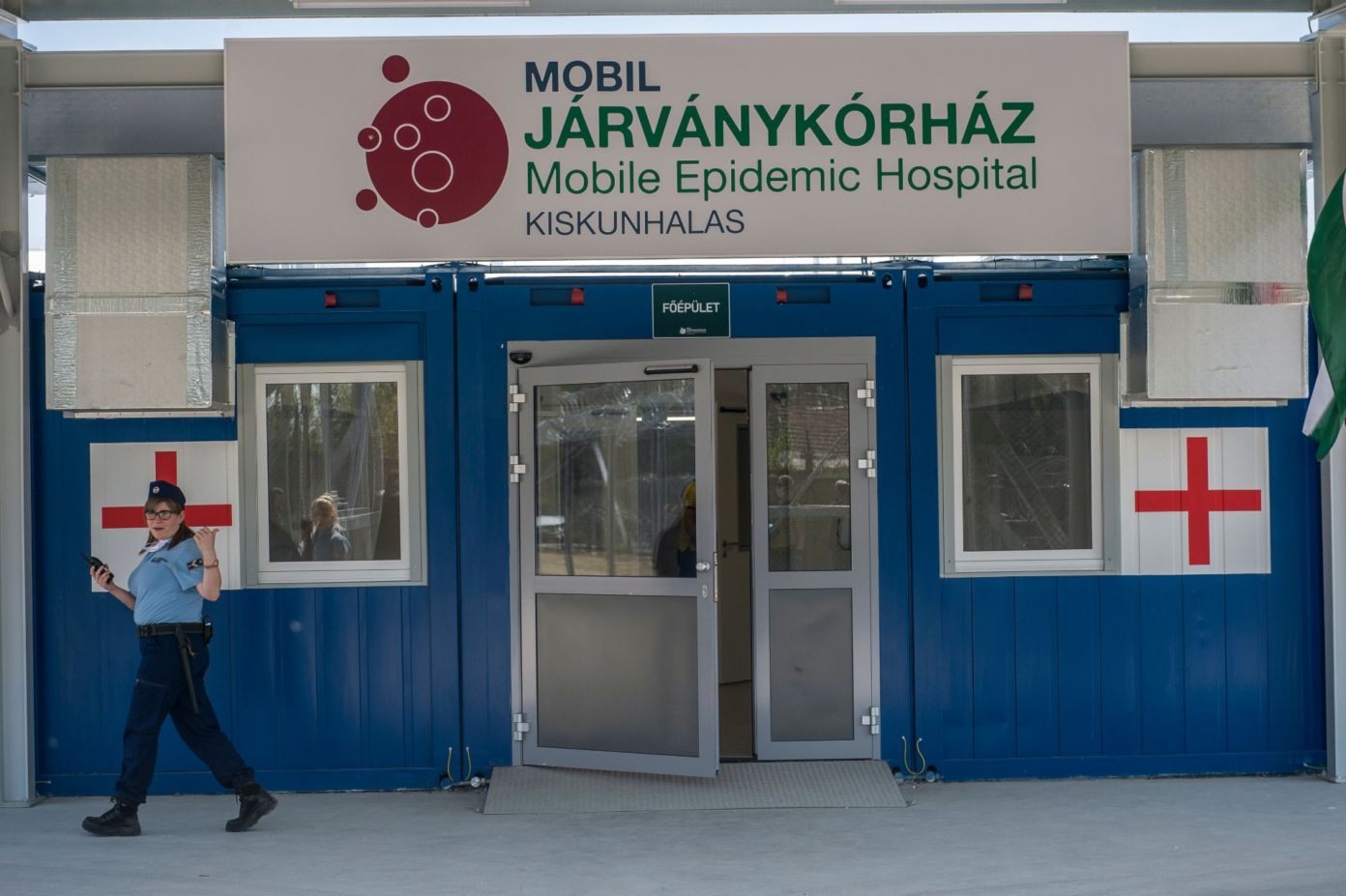 Megnyitották a kiskunhalasi mobil járványkórházat