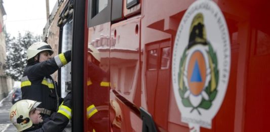 Szén-monoxid-érzékelő jelzett egy lakóházban Tabdiban