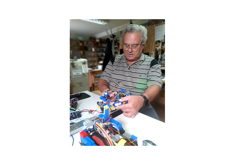 Majorosi Csaba: „Amit én a robotikában mutatok meg nekik, az csak a kezdet, határ a csillagos ég”