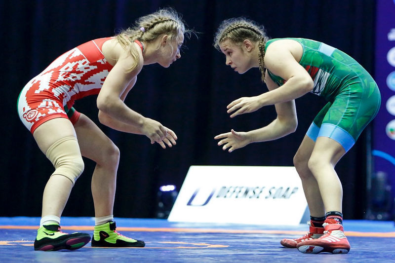 0007560_a-bvsc-ben-kuzdottek-felnott-noi-birkozoink_800