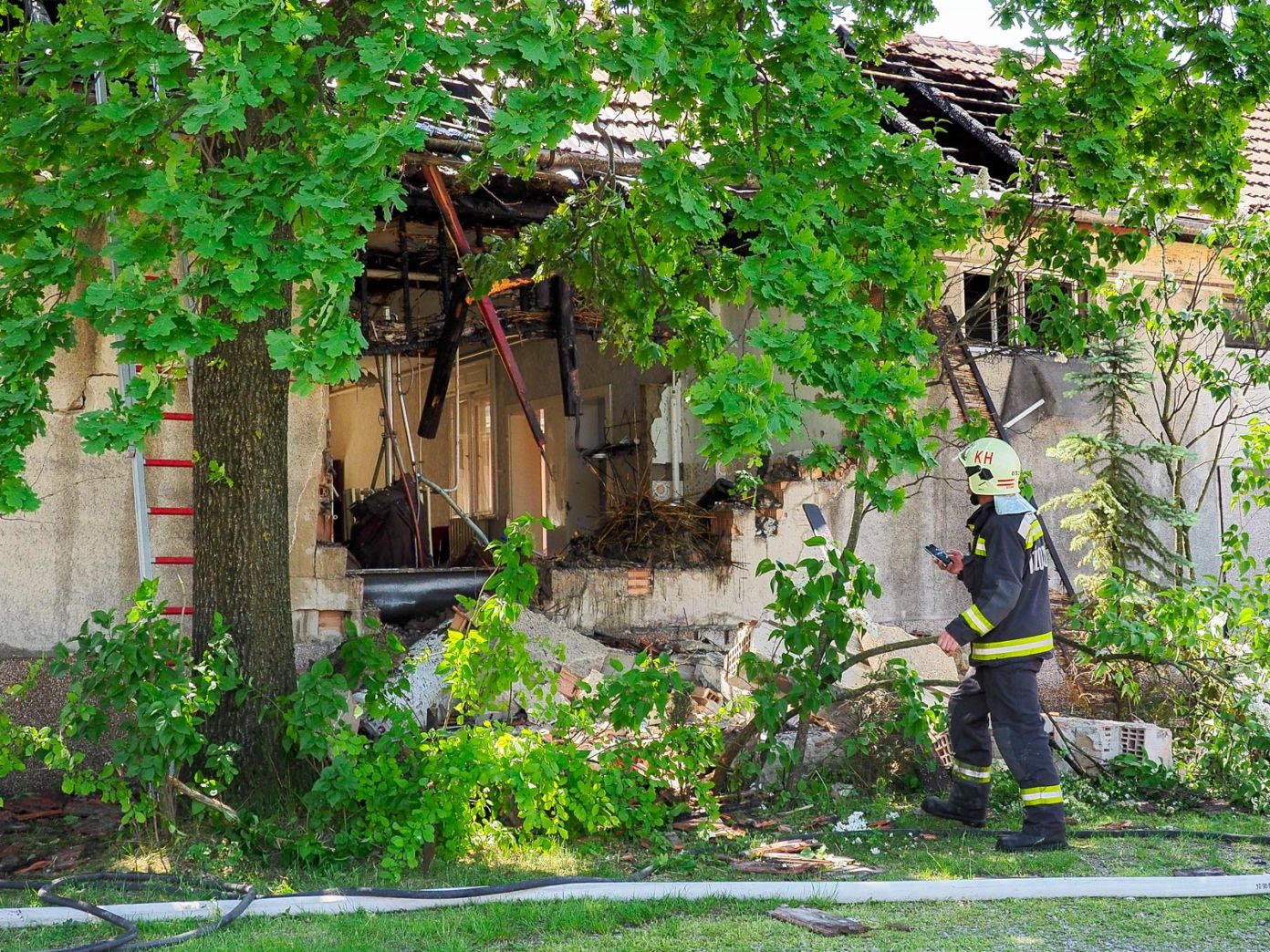 Felrobbant és kigyulladt egy kiskőrösi ház, az apáért és fiáért is mentőhelikoptert riasztottak