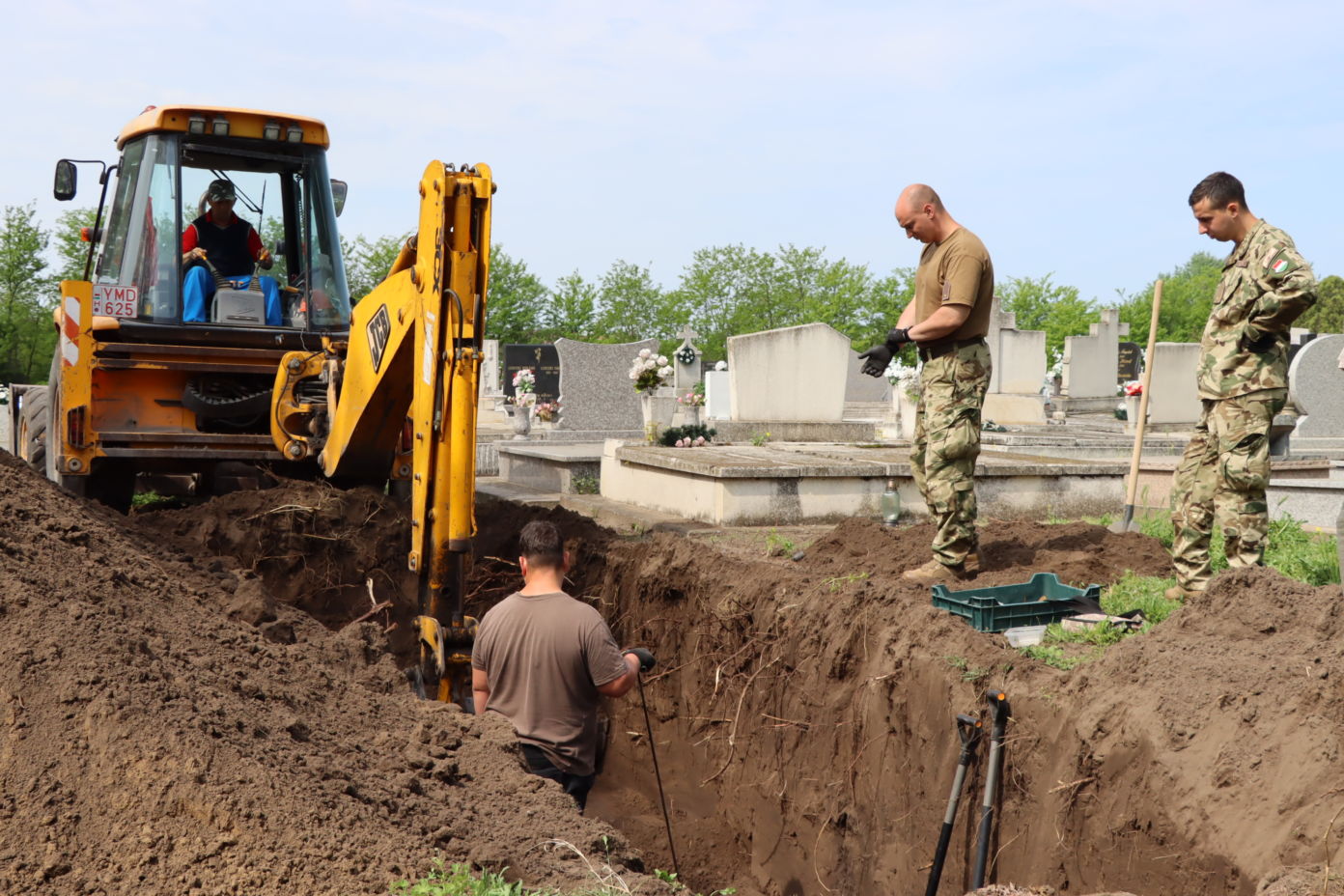 Második világháborúban elhunyt katonákat exhumáltak Akasztón