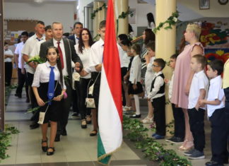 Kilenc diák és két pedagógus búcsúzott a Kiskőrösi EGYMI-től