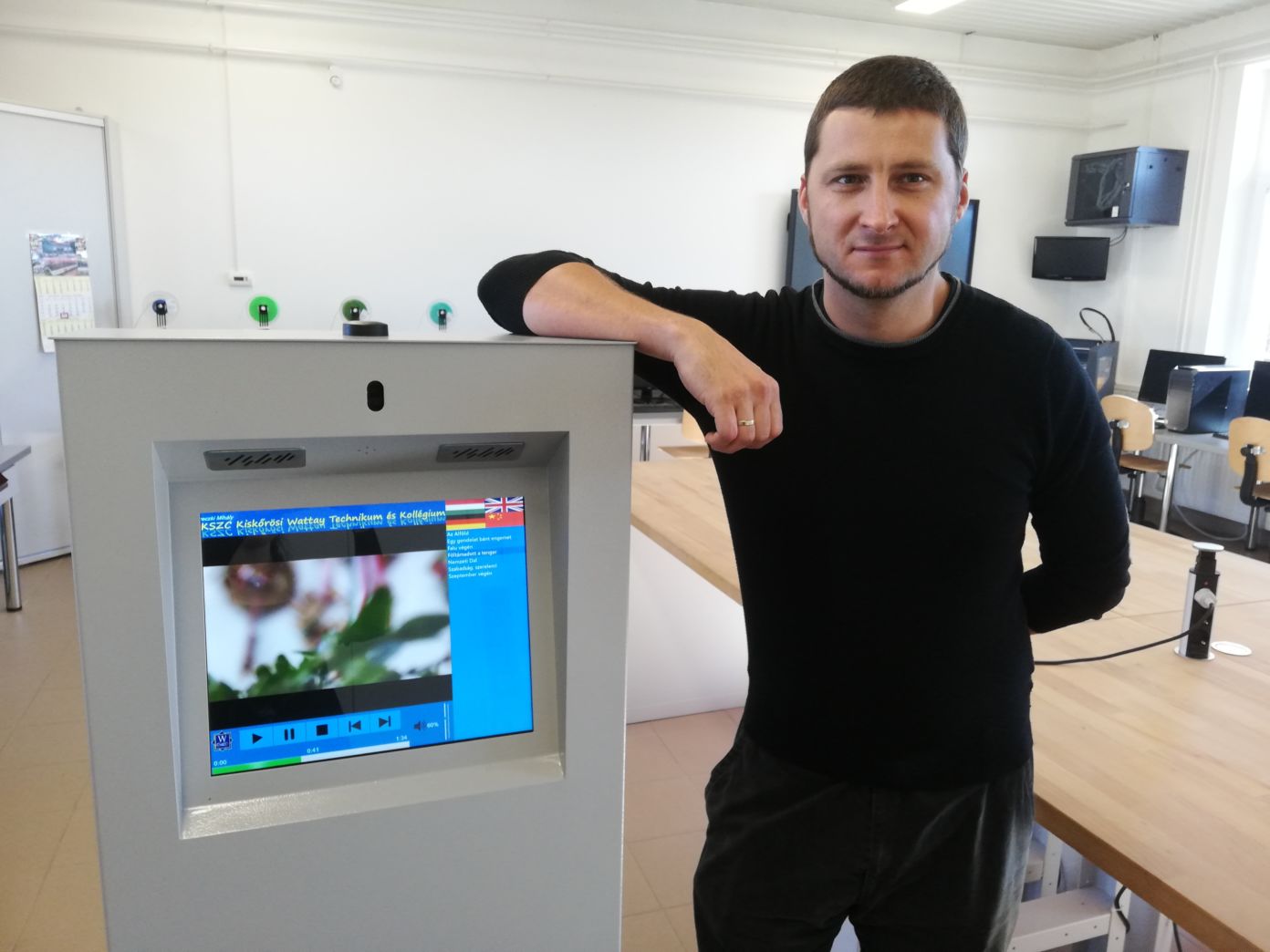 A Wattay iskola egyik oktatója és három diákja programozta a Petőfi versautomatát