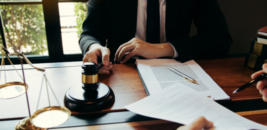 Szerelmet hazudott a kiskorúnak – emberkereskedelemért felel