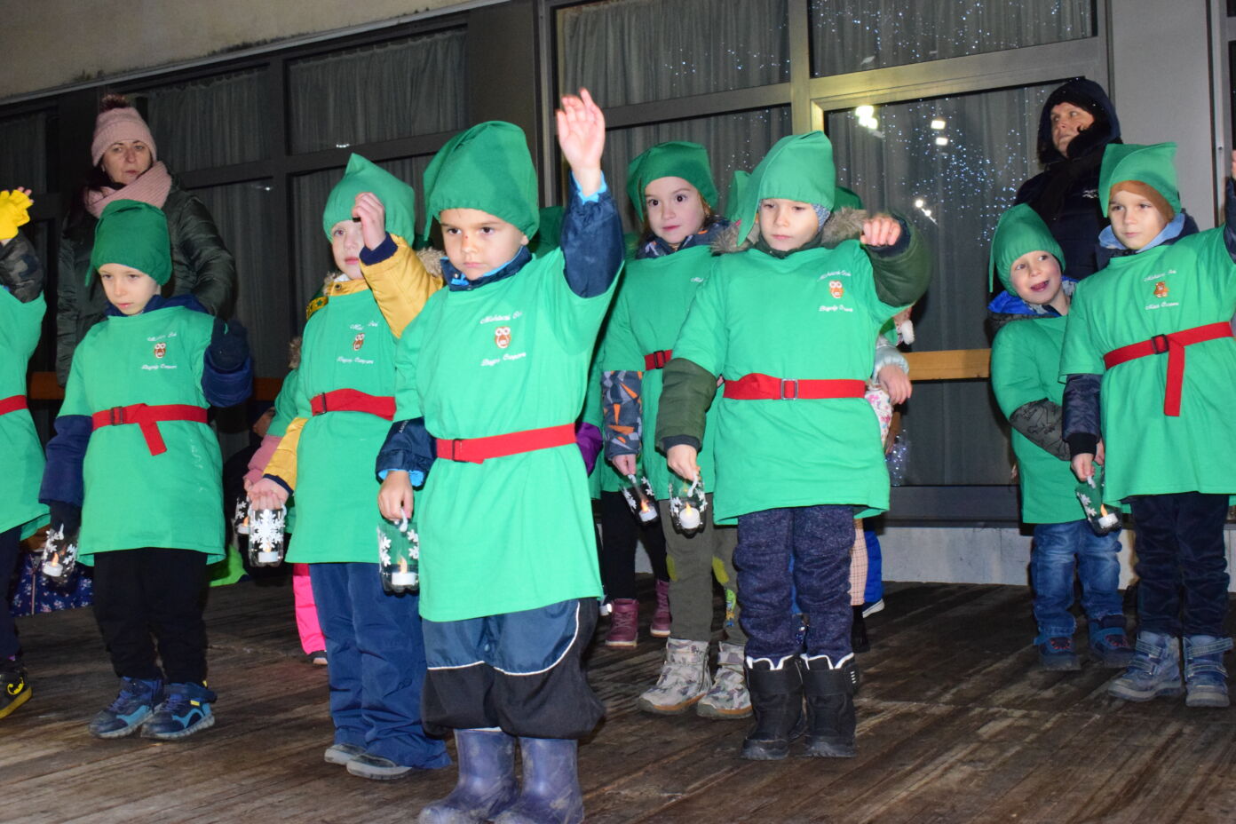 Zenés és gyermek programokkal folytatódott Kiskőrösön az Adventi tér a második napon