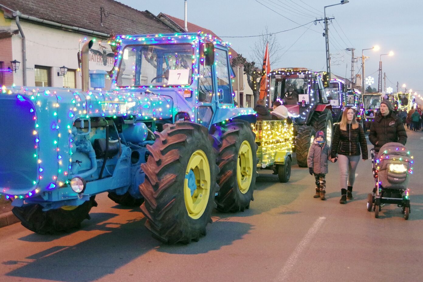 A térség legnagyobb traktoros felvonulása volt Kecelen 140 résztvevővel