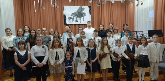 Fafúvós és vonós tanszaki közös koncertet rendeztek a Kiskőrösi SZÓ-LA-M AMI-ban