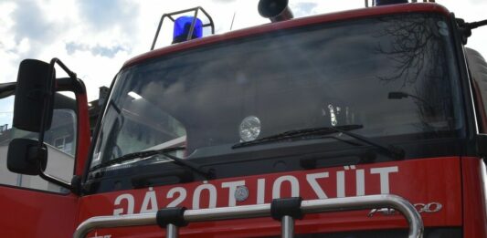 Lerakódott korom égett egy családi háznál Kecelen