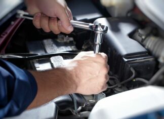 Autószerelés közben sérült meg egy férfi Izsákon