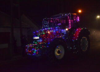 Száznál is több traktor vonult végig Akasztó utcáin