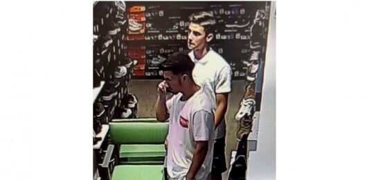 Keresik a képen látható férfiakat