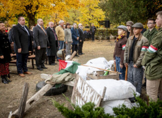 Október 23-i megemlékezést tartottak Lakiteleken