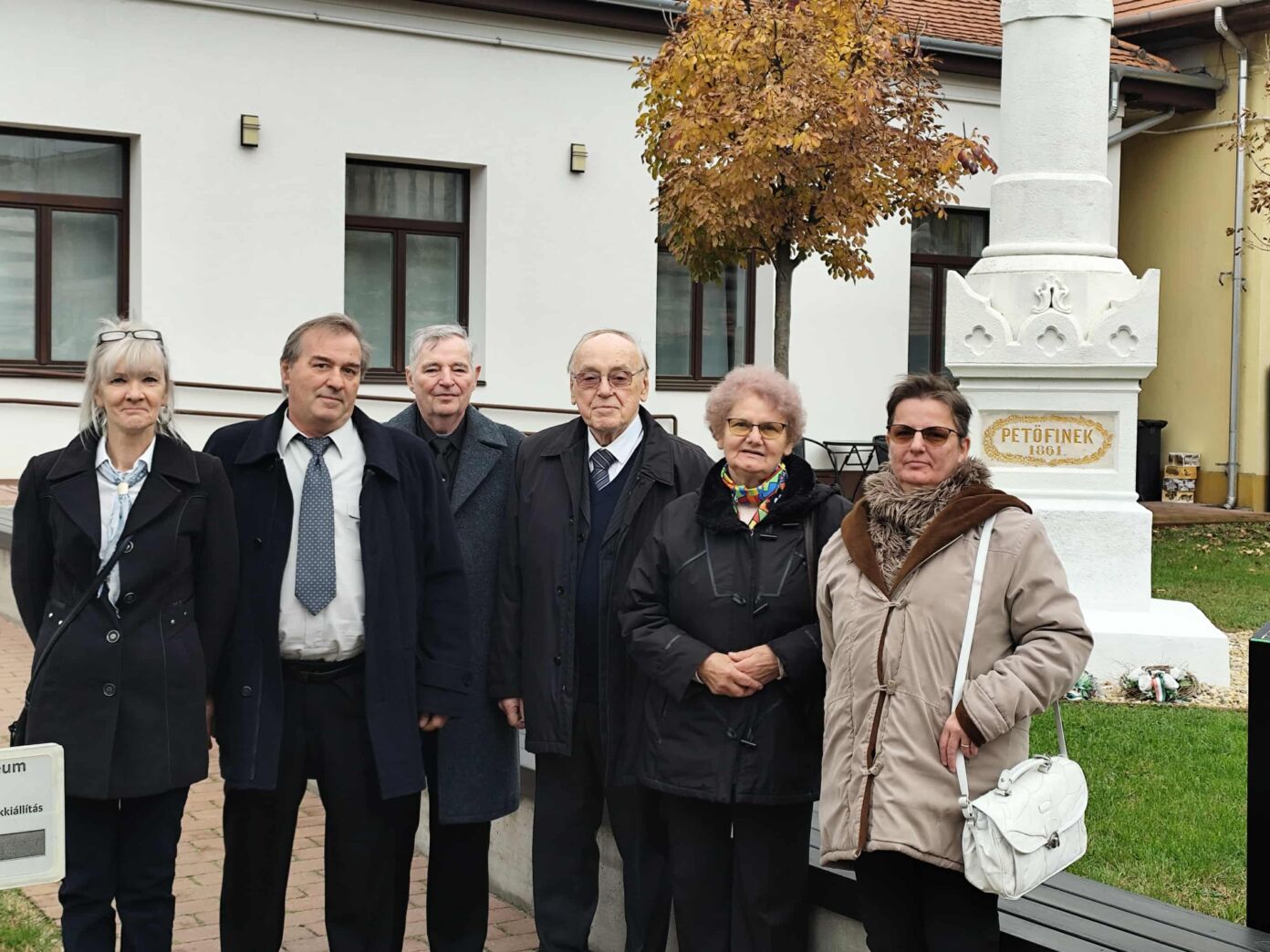 Petőfi Szülőház udvarán