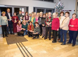 360 angyalka díszíti a kiskőrösi horgolókör karácsonyfáját