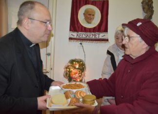 Megkezdte nagyszabású karácsonyi ebédosztását a Wojtyla Ház
