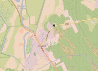 Oszlopnak hajtott egy autó Akasztón