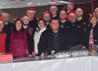 Varga Feri és Balássy Betty műsora, forralt bor, kézműves vásár mellett a Télapó is megérkezett Akasztóra