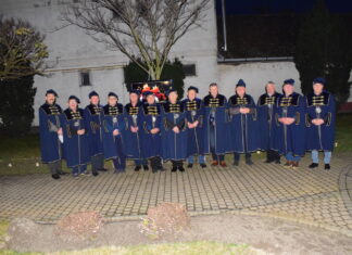 Adventi forralt bor ünnep Akasztón a Borbarát Borrend szervezésében