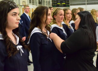 Szalagot kaptak a KEVI Petőfi Sándor Evangélikus Gimnázium és Technikum végzős diákjai