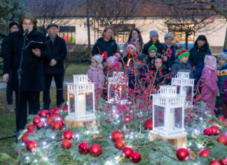Adventi gyertyagyújtással és közösségi összefogással indult a tázlári Adventi Korzó