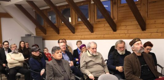 Négy kecskeméti intézmény kapott reprodukciókat tartalmazó ajándékcsomagot a Magyar Művészeti Akadémiától