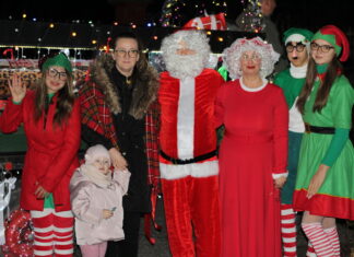 A második gyertya fénye mellett a Mikulás is megérkezett Csengődre