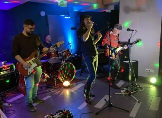 Rockesttel ünnepelt a Rockcsontok és a Beatangrock Band a Fröccs és Másban