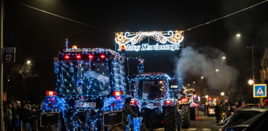 Harmadszor rendezték meg a karácsonyi traktoros felvonulást Izsákon
