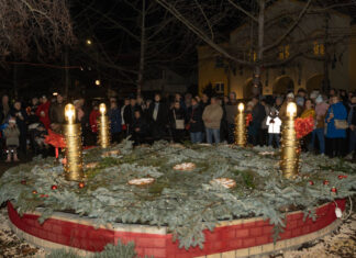 Teljessé vált az advent fénye Izsák főterén