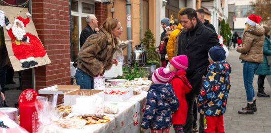 I. Jótékonysági Mikulás Udvar a Petőfi Iskola Alapítvány javára