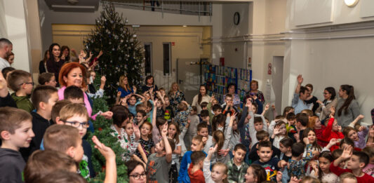 Adventi délutánt tartottak a KEVI általános iskolájában