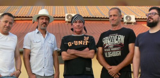 Minden másról szólt, mégis megalakult a Rockcsontok zenekar és már stúdióalbumuk is van