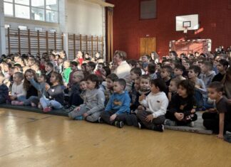 Vízből születő varázslat a Bem iskolában – Kristály Márton lenyűgöző előadása