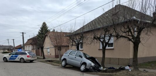 Árokba csapódott egy személyautó Kiskőrösön