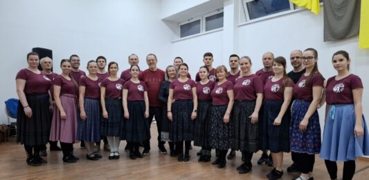 Neves koreográfus támogatásával dolgozott a pozdisovcei táncokon a Szivárvány Szlovák Táncegyüttes