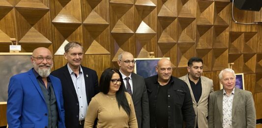 RomART Karaván – Roma művészek vándorkiállítása nyílt meg Kiskőrösön