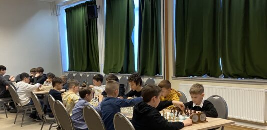 Városi Sakkverseny Kiskőrösön – Stratégia, koncentráció és sportszerű küzdelem a Petőfi Sándor Művelődési Központban