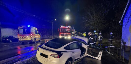 Letért az útról és árokba hajtott egy személyautó Soltvadkerten