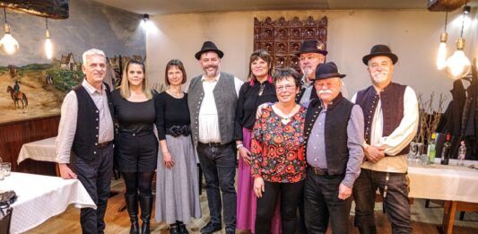A kiskőrösi Mesekocsmát a dalárda fellépése színesítette