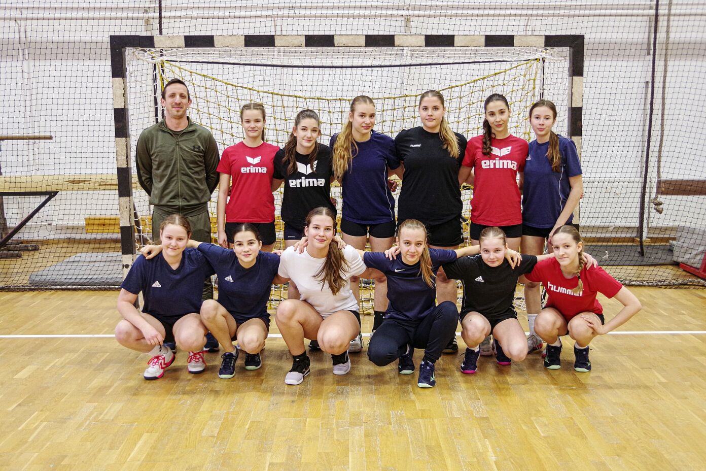 u15lánykézi-kisk (48)