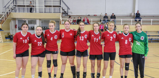 Két szép győzelemmel a tabella élén a kiskőrösi U15-ös lány kézisek