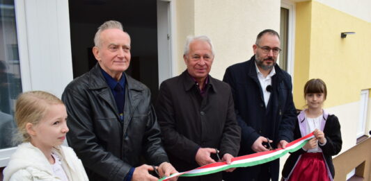 Innovációs Központot adtak át ünnepélyesen Akasztón