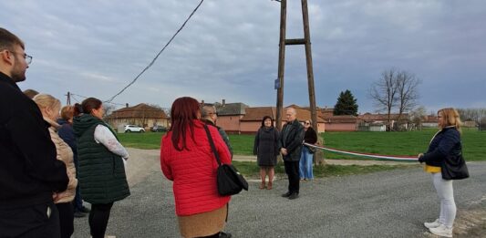 Átadták a felújított belterületi utakat Akasztón