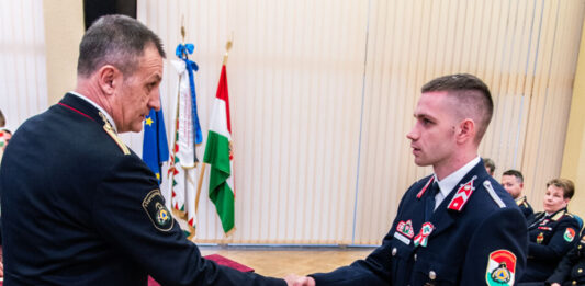 Hősies helytállásért elismerésben részesült Pintér Sándor tűzoltó őrmester