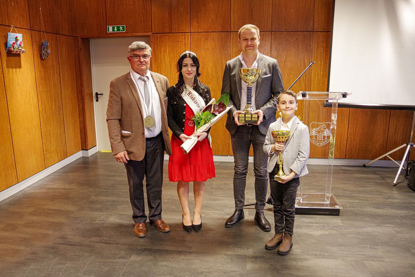 60 mintát kóstoltak a kiskőrösi Kadarka Nemzetközi Nagydíj Borversenyen