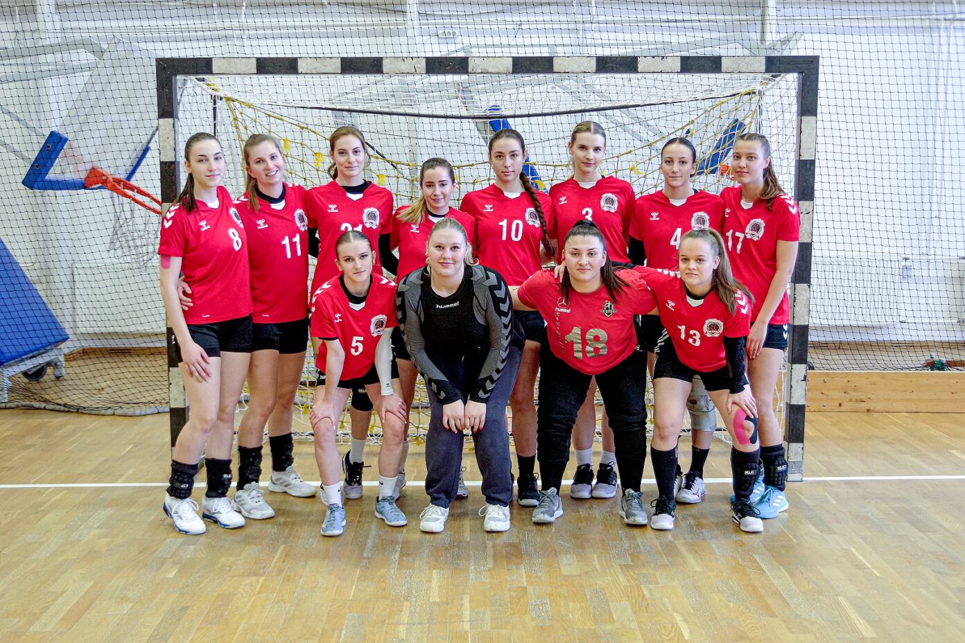 m1nőikézi-kisk-tengelic (1)