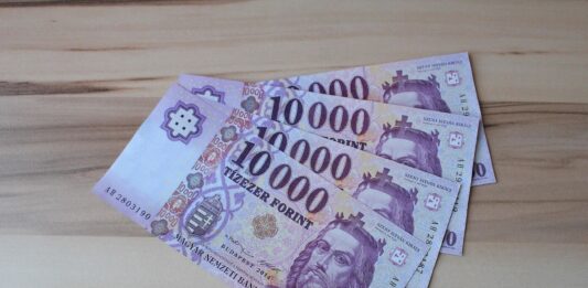 Szocho támogatás a minimálbér-emeléshez: márciustól pályázhatnak a cégek