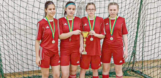 Kiskőrösi lányok a vármegyei ezüstérmes válogatottban